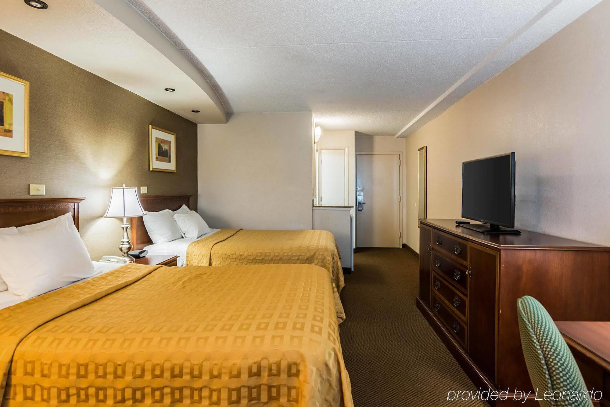 Plaza Inn & Suites Хагерстаун Экстерьер фото