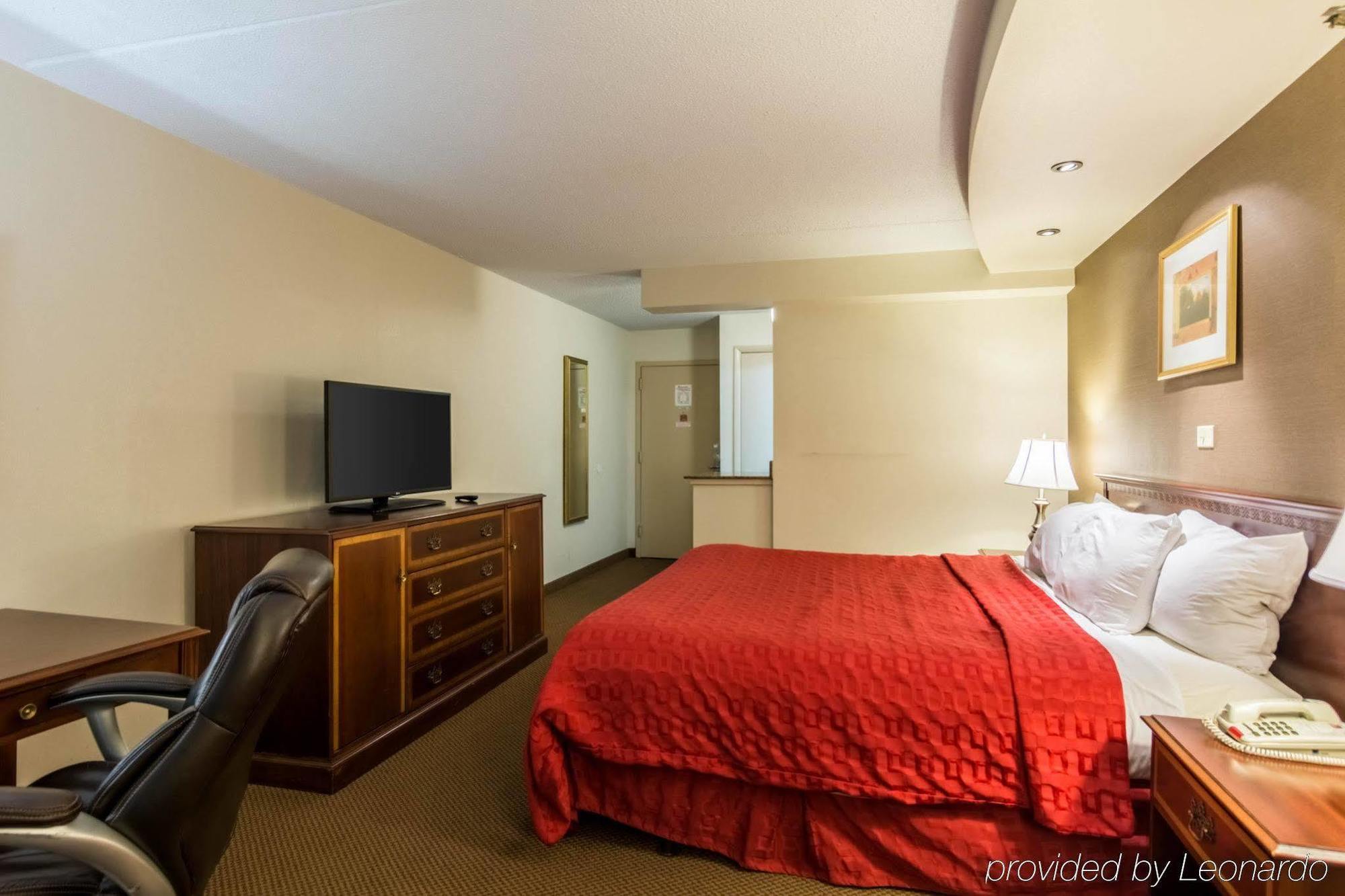 Plaza Inn & Suites Хагерстаун Экстерьер фото