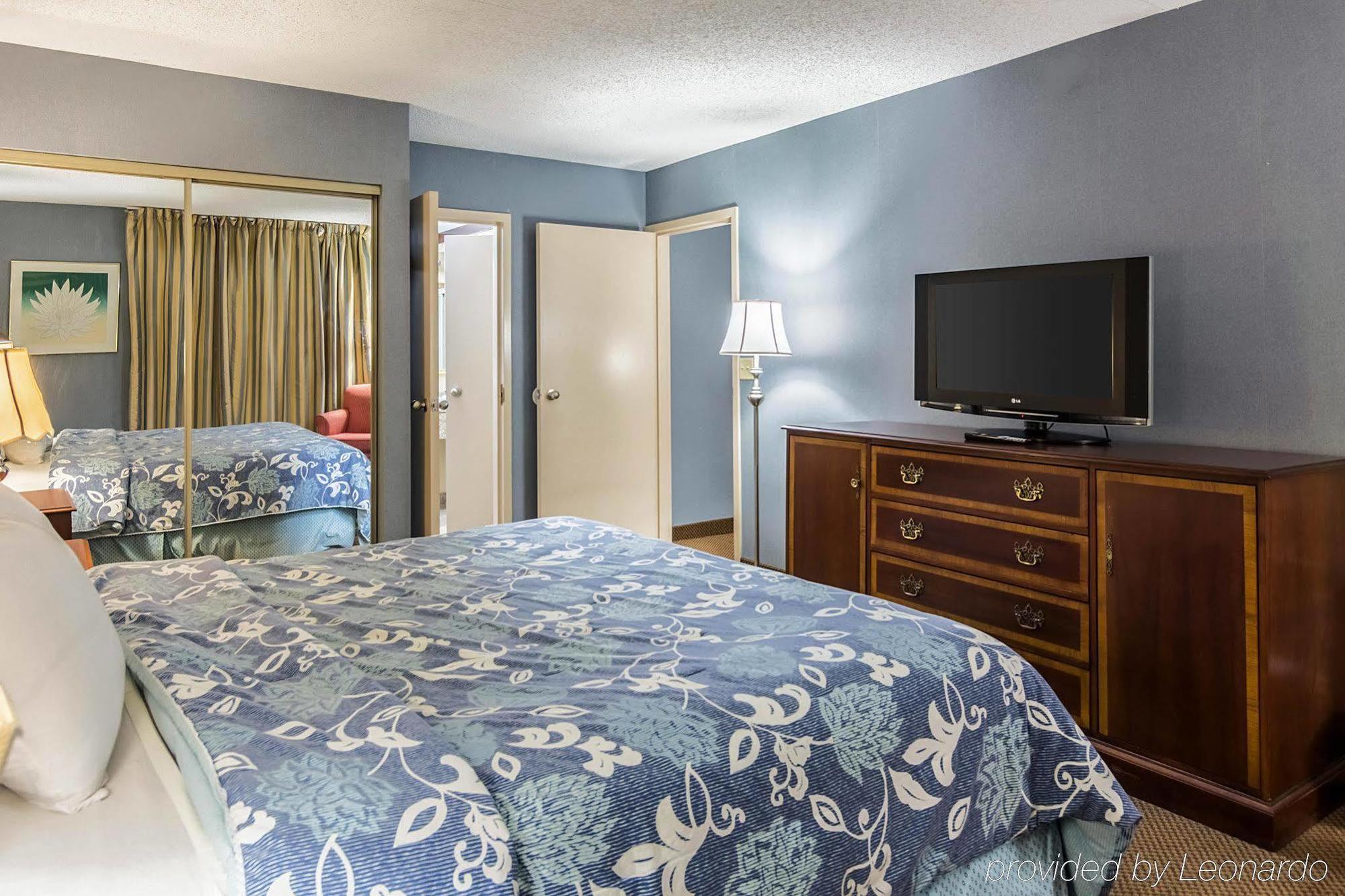 Plaza Inn & Suites Хагерстаун Экстерьер фото